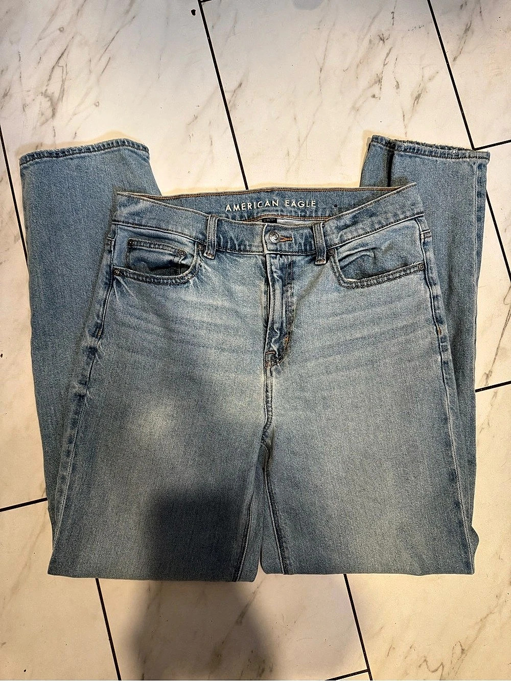 American Eagle Women's High Rise Straight Leg Jeans in Blue